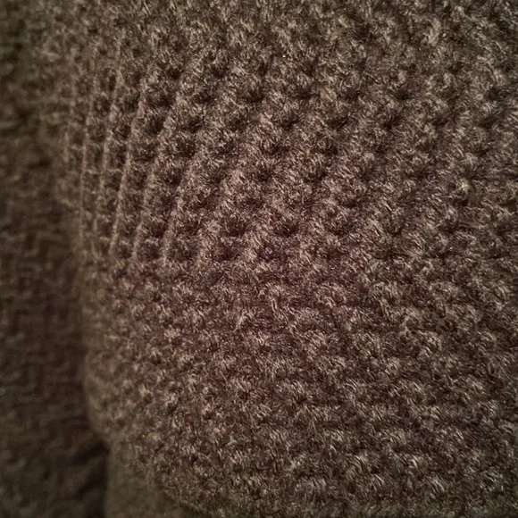 Very nice sweater - Picture 2 of 5